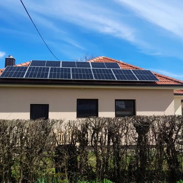 solarni paneli  na krovu za domacinstvo vikendice