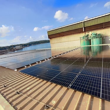 solarni paneli na sendvic panel krovu