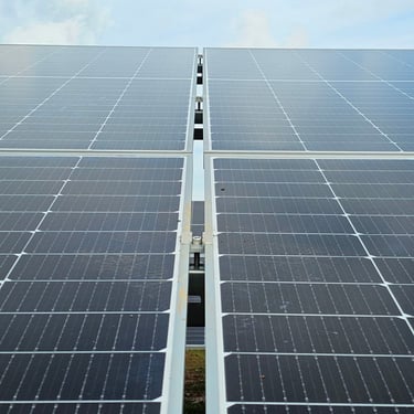 solarni paneli postavljeni na zemlji Srbija i region