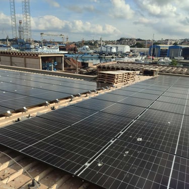 solarni paneli na krovu industrija pravna lica proizvodnja elektricne energije