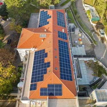 Solarni paneli na krovu crep