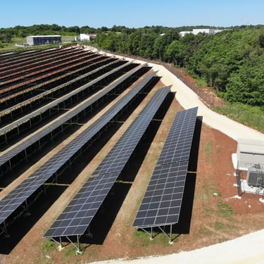 solarna elektrana na zemlji preko 1000 solarnih panela 