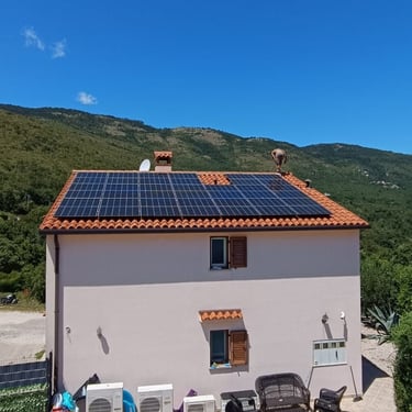 Solarni paneli za vikendice sa bazenom i klimatizacija Hrvatska Srbija Bosna i Hercegovina