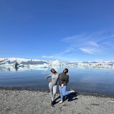 girls on a group trip iceland