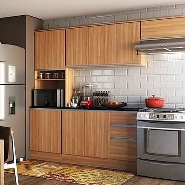 imagem de uma cozinha com móveis amadeirados, com eletrodomesticos prata