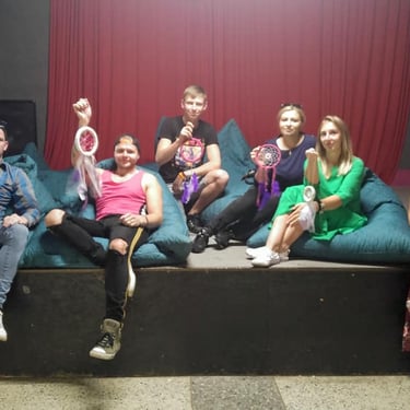 Vaikų užimtumas giminės šventėje: sapnų gaudyklių edukacija kaip kūrybinė pramoga