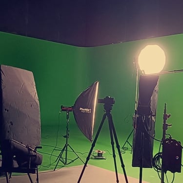 مصور ، سينمائي ، الإمارات، مدير إضاءة وتصوير ،دبي DOP, Dubai ,Cameraman, photographer ,Sharjah ,اعلانات ، مصور في دبي، تصوير