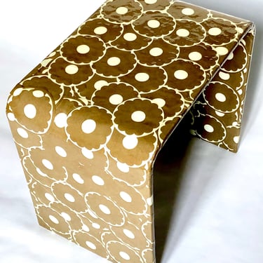 Vintage Wallpaper table