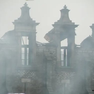 Incendie du Manèege., fenêtre.
