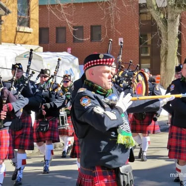 Défilé, St-Patrickk, fanfare, rouge et noir