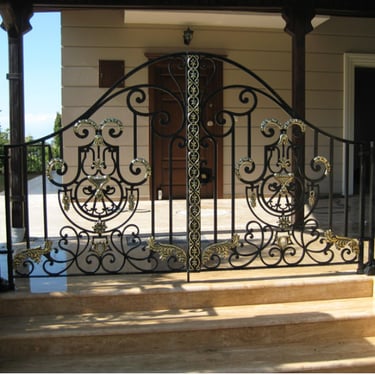 Portillon en acier fer forgé or et noir