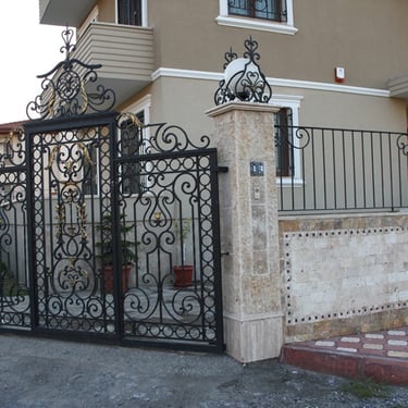 Porte de garage en acier métal fer forgé noir et or doré