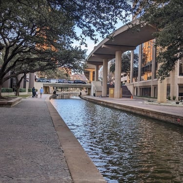 Las Colinas canal- Hilton Homewood Suites Hotel.