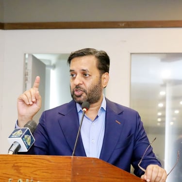 Federal Minister Mustafa Kamal delivering a message on Kashmir Siege Day supporting Kashmiri people’s freedom.