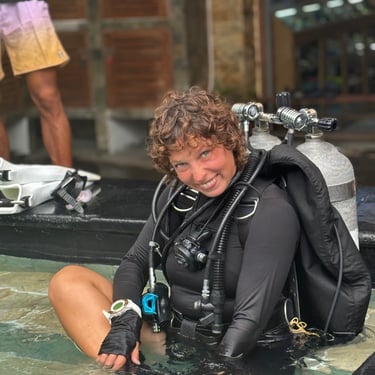 Confined water scuba training in the pool at Gili Scuba Diving, Gili Trawangan.