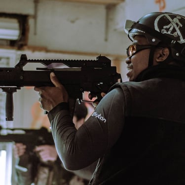 captation photographique d'une partie de air soft en milieux urbex, par un photographe et vidéaste à Pau.