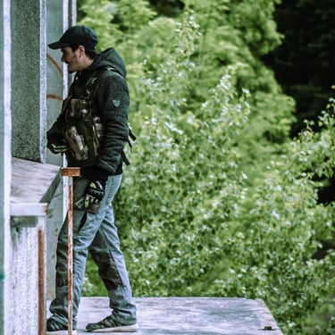 un moment suspendu dans cette photographie d'un reportrage photo, du photographe et vidéaste Thomas Bordas à Pau.