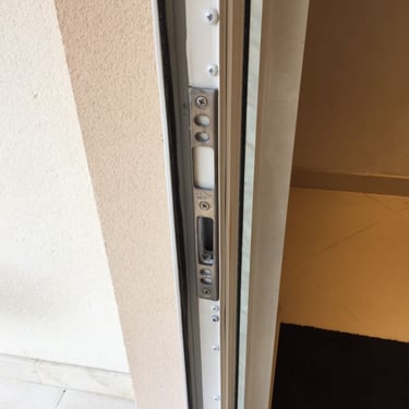 repation encadrement porte d'entrée netopening   