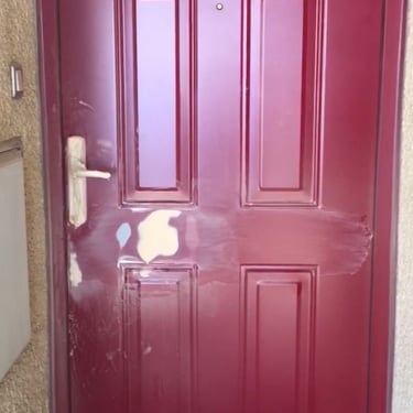 éffraction tentative porte d'entrée rouge a reparer  net opening rmise en etat neuf de porte 