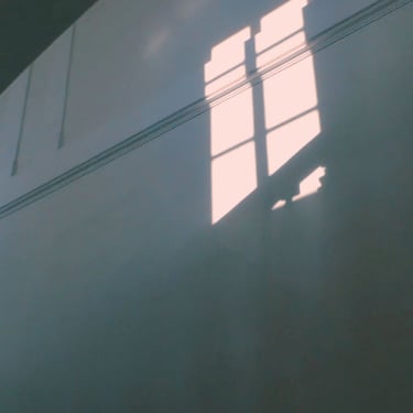 Alles Anders poetical digital storytelling by Tina Bikic — soft window light casting reflection on wall