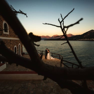Sessione fotografica next day vicino il mare al tramonto nell'isola di Creta