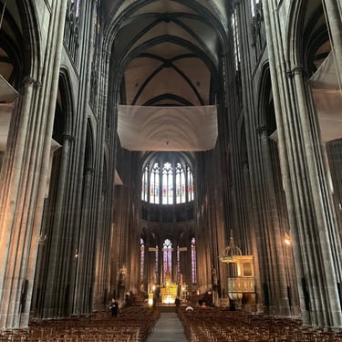 la nef et le plafond de la Cathédrale de Clermont-Ferrand