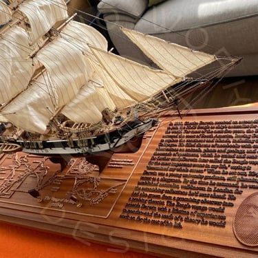 Bespoke display base for a model ship without cover