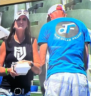 Dylan Frazier fans in the house: Anna & Joey Leydens