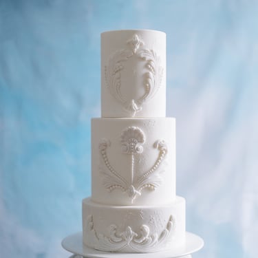 luxury wedding in paris with beautfiul blue photo studio background