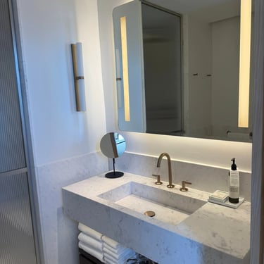 The Lake Como EDITION – Standard Lake View Room