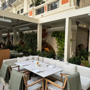 The Lake Como EDITION – Standard Lake View Room