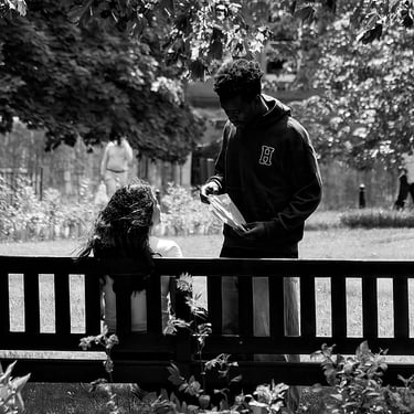 A young couple having lunch at Bruntsfield Links