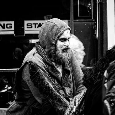 A street performer on The High Street, Edinburgh