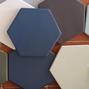 Terre cuite hexagonal émaillées