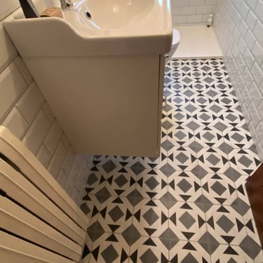 sol carreaux de ciment salle de bain