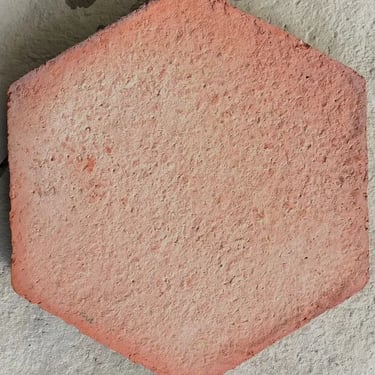 Tomette artisanale en terre cuite rosé 20x20cm pour sol ancien