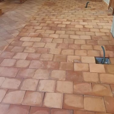 tomettes-terre-cuite-rouges-rénovation église