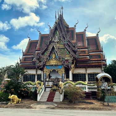 Wat Plai Laem