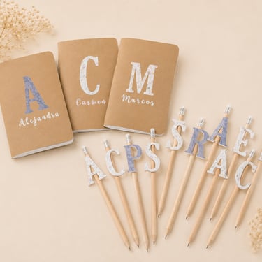 Cuadernos y lápices a juego realizados a mano por Amélie Art.