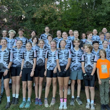 team photo at Sunfish Lake trail