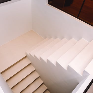 Betonnen trappen bekleed in Microtopping door Joca Interior