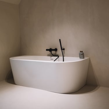Badkamer muren en vloer bekleed in Microtopping door Joca Interior
