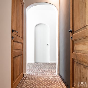 Schilderwerken van een hal door Joca Interior