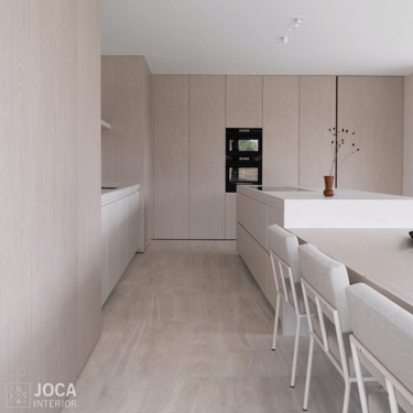 Keuken schrijnwerk bekleed in Microtopping door Joca interior