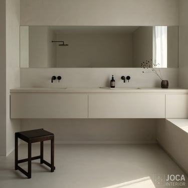 Badkamer muren, vloer en meubels bekleed in Microtopping door Joca Interior