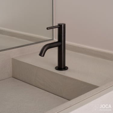 Toiletruimte wastafel lavabo meubel bekleed in Microtopping door Joca Interior