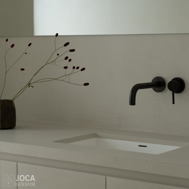 Badkamer muren, vloer en meubels bekleed in Microtopping door Joca Interior