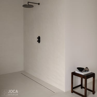 Badkamer Inloopdouche muren, vloer en meubels bekleed in Microtopping door Joca Interior