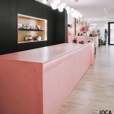 Winkelruimte toog bekleed in Microtopping door Joca Interior
