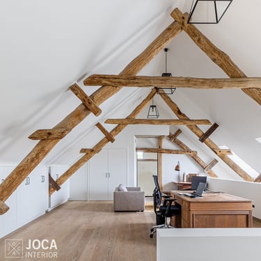 Schilderwerken zolderruimte met balken door Joca Interior
